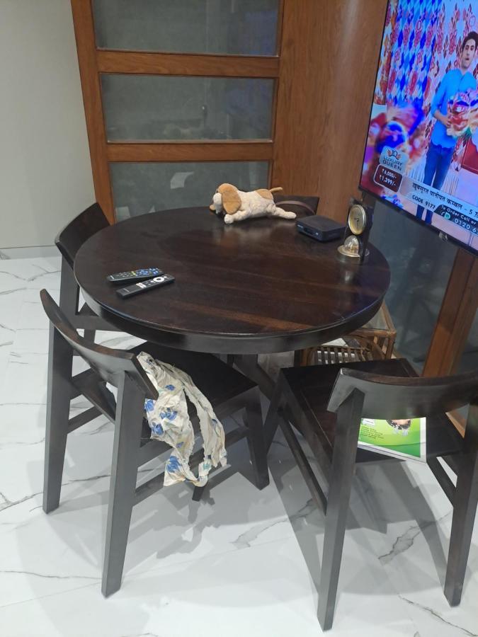 Apartment At Par With 5 Star Hotel..
