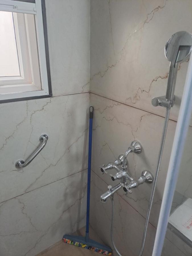 At Par With 5 Star Hotel.. Apartment *