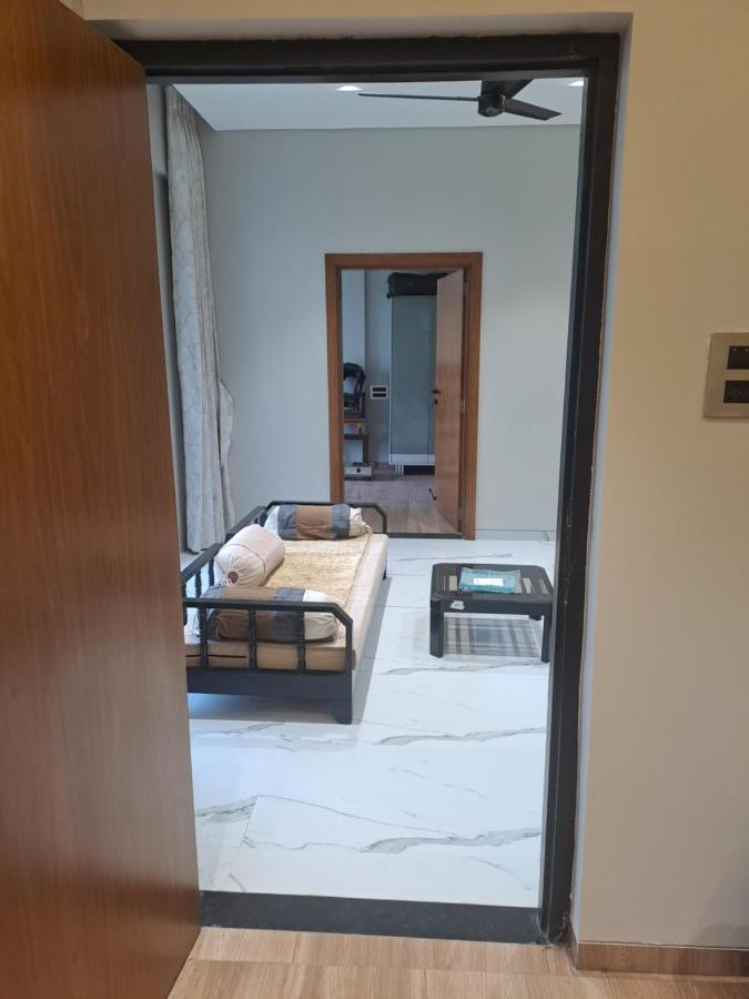 Apartment At Par With 5 Star Hotel..