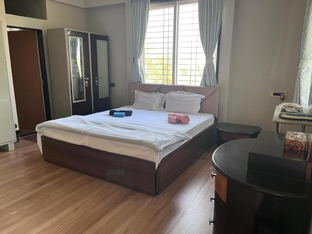 Apartment At Par With 5 Star Hotel.. *